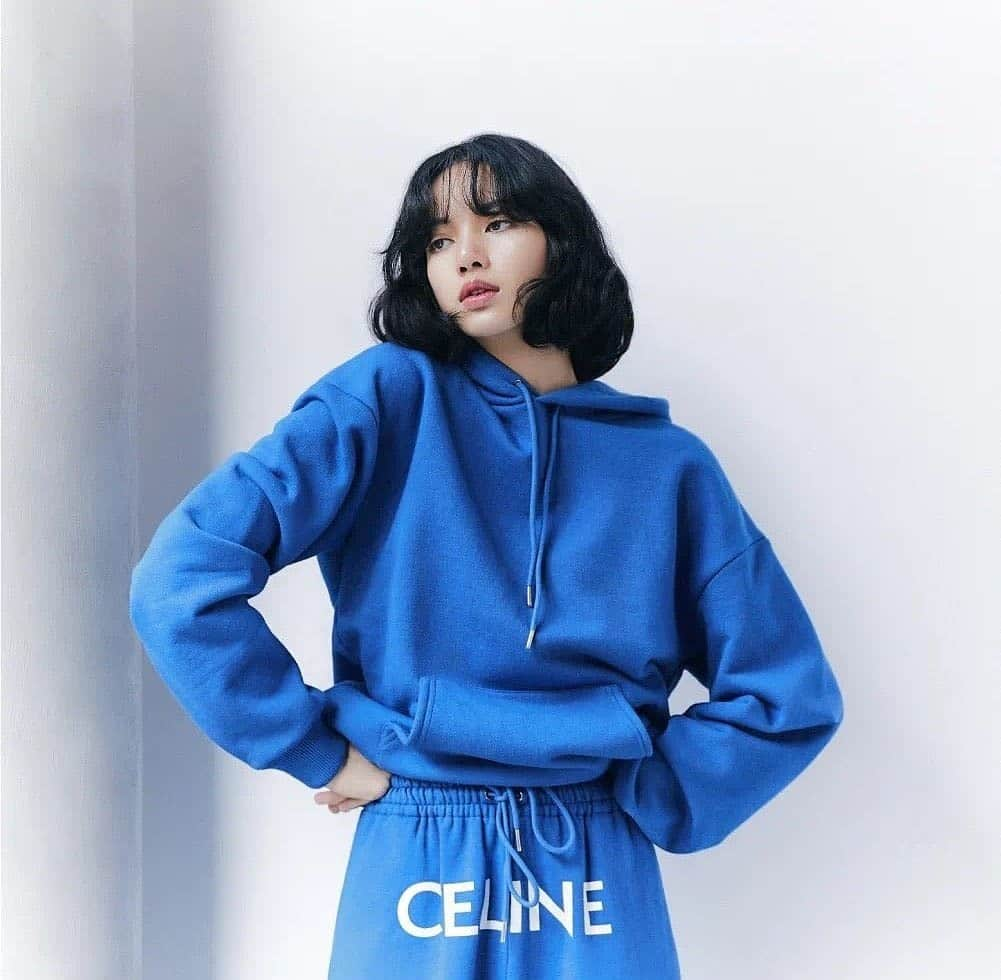 リサさんのインスタグラム写真 - (リサInstagram)「One and Only CELINE Global Ambassador 💙  https://t.co/NSIhW6BZLz . . . #LISA #LALISA #리사 #블랙핑크 #BLACKPINK #LALISAMANOBAN #LALISAMANOBAL #blackpinklisa #lisablackpink」4月19日 12時57分 - lisa.blackpink