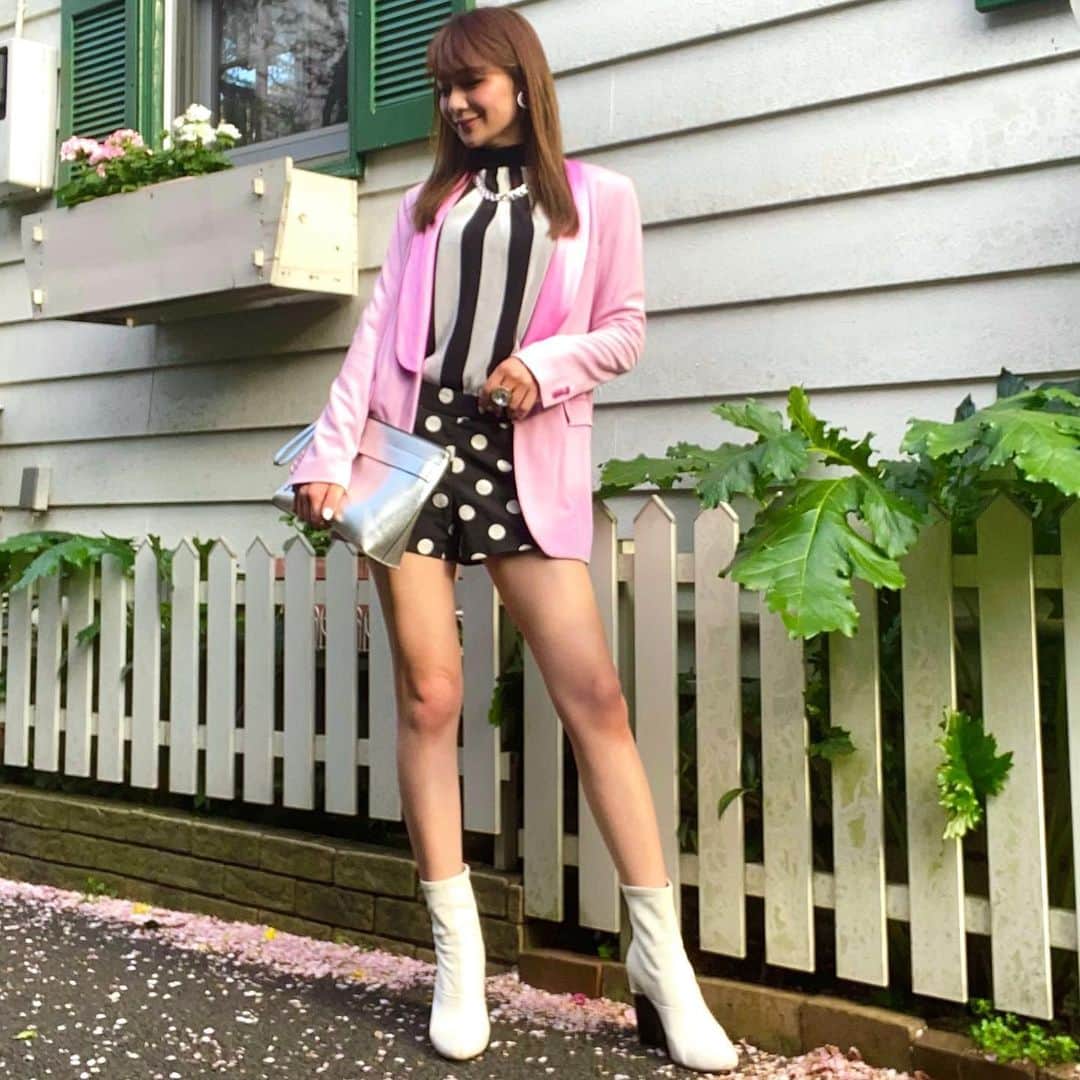 のインスタグラム：「昨日の撮影会行くときのコーデ💗🖤🤍 #競泳水着  #脱いでみた #ootd #ootdfashion #fashion #fashiongram #fashionstyle #mercari #fashionlover #gravure #lingerie #ファッション　#コーデ　#メルカリ　#メルカリコーデ #メルカリ大好き　#これがこう　#グラビア　#グラドル　#撮影会　#競泳水着企画」