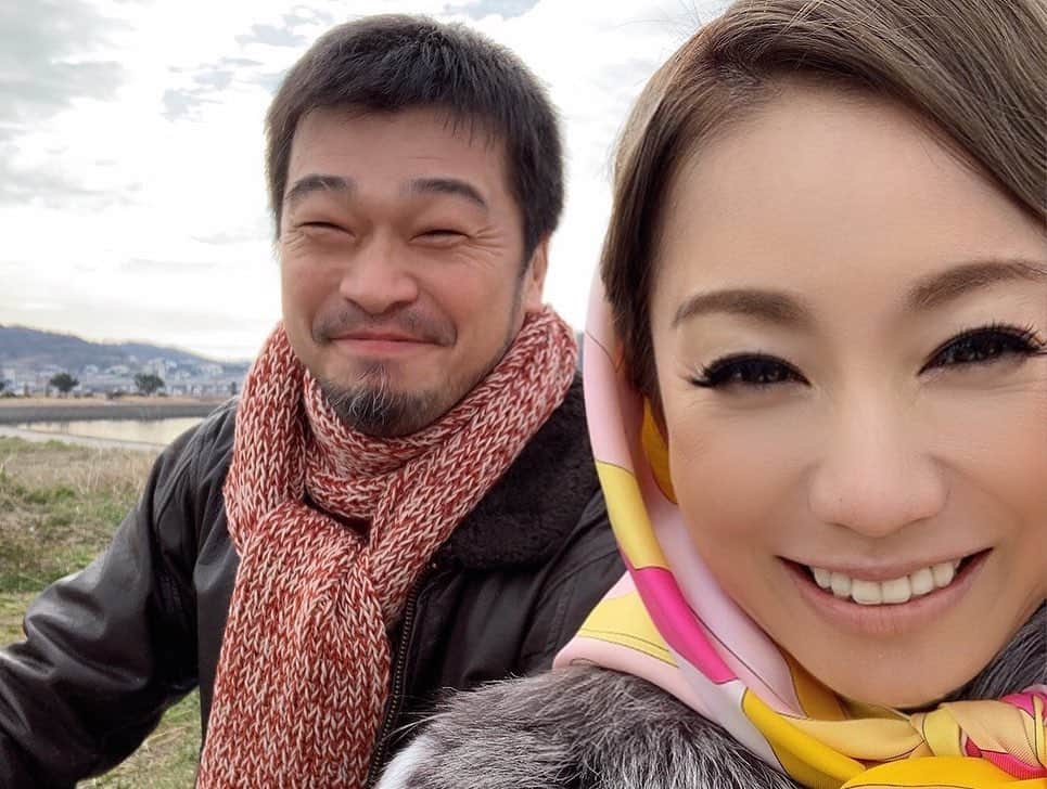 倖田來未さんのインスタグラム写真 - (倖田來未Instagram)「.﻿ 映画「ゾッキ」公開中！！﻿ 竹中直人さんにオファー頂きまして、ちょびっと出演させて頂いています！！﻿ 撮影中は、とにかく笑いの絶えない現場で、とっても楽しかったです！！﻿ ﻿ 竹中さんに、演技のアドバイスお願いしますと言ったら、﻿ くぅちゃんのままでいいから好きにして﻿、あとは任せて👌🏻﻿とおっしゃってくださり、 とにかく楽しんでやってみました！！！﻿  出演者の皆さん、スタッフの皆さんも温かく迎えて下さり、嬉しかったです！﻿ ありがとうございました！！ ﻿ #映画 #ゾッキ #竹中直人 さん #山田孝之 さん #齊藤工 さん #竹原ピストル さん #笠原秀幸 さん #kodakumi #倖田來未」4月19日 13時18分 - kodakumi_official