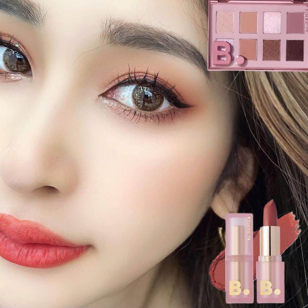 坂本マリアのインスタグラム：「今日のメイク💄  @banilaco_official  eyecrush multi shadow palette 03 muted rosy 🌹  #ベルベットブラードベールリップスティック RD02 ❤️  カラコンは @lanicon_official #Venusチョコ  #マリアメイク　#メイク　#メイクアップ　#美意識 #美容　#韓国コスメ　#韓国リップ　#マットリップ　#アイシャドウ　#カラコン　#カラコン　#ハーフメイク　#コスメ　#メイク好き　#自まつ毛　#マスカラ　#ラメメイク」