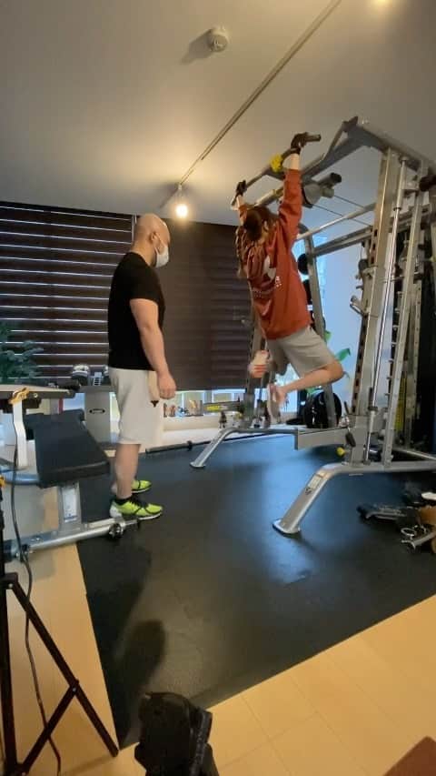 のインスタグラム：「ビーストさん　@beast.murayama による、パーソナルトレーニング🏋🏼‍♀️ 久しぶりにお尻のトレーニングをしたので、3日間筋肉痛が続きました🥺 いつもより重さは軽めですが、しっかり部分を意識してやっていたので、ちゃんと効いていたみたいです🍑✌️  UNDER ARMOURやら、NIKEやら、スポーツブランドごっちゃに着てごめんなさい🙇‍♀️💦💦w  フィードにアップされていないIGTV動画が他にもあるので、観てみてくださいね👀💓  #personaltrainer  #personaltraining #traning #bodymake #diet #beauty #パーソナルトレーニング　#パーソナルトレーナー　#ボディメイク　#ダイエット　#トレーニング　#トレーニング女子　#美容　#アンチエイジング　#健康　#yesbeast」