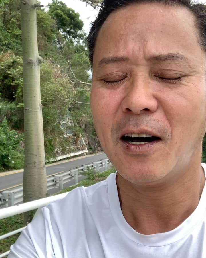 サム・リーのインスタグラム：「我今日個造型輸咗比這一位前輩😂」