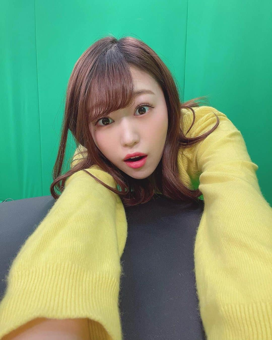 栗原里奈さんのインスタグラム写真 - (栗原里奈Instagram)「手長っ iPhone広角カメラ🤳 脚長撮影もできるのかな🤤  #グリーンバック #クロマキースタジオ」4月19日 14時24分 - rina__kurihara