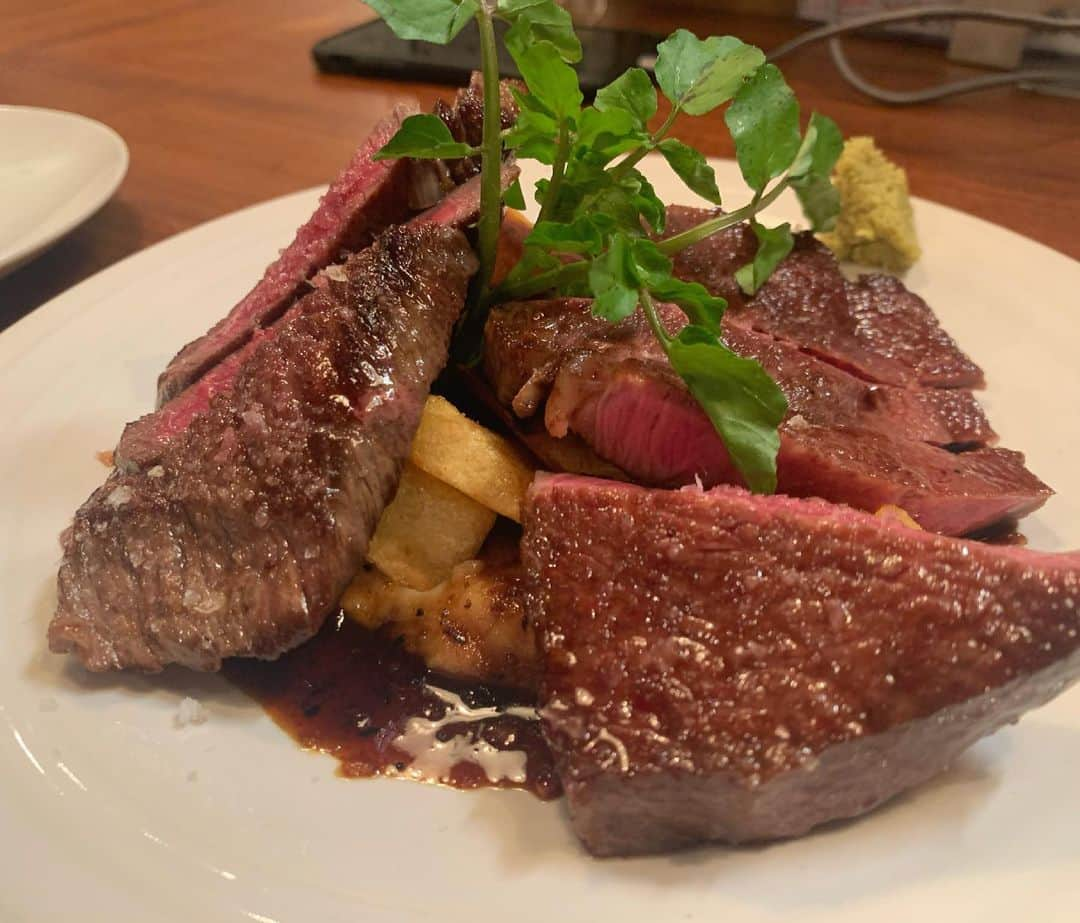 川村まりさんのインスタグラム写真 - (川村まりInstagram)「@trattoria_mocchi   お肉！神戸三宮にあるビストロイタリアン🥩お肉が美味しくない訳はない。という話。 てんこ盛り前菜盛り合わせ💕  #神戸グルメ#三宮グルメ#神戸ディナー#三宮ディナー」4月19日 15時11分 - marimari725