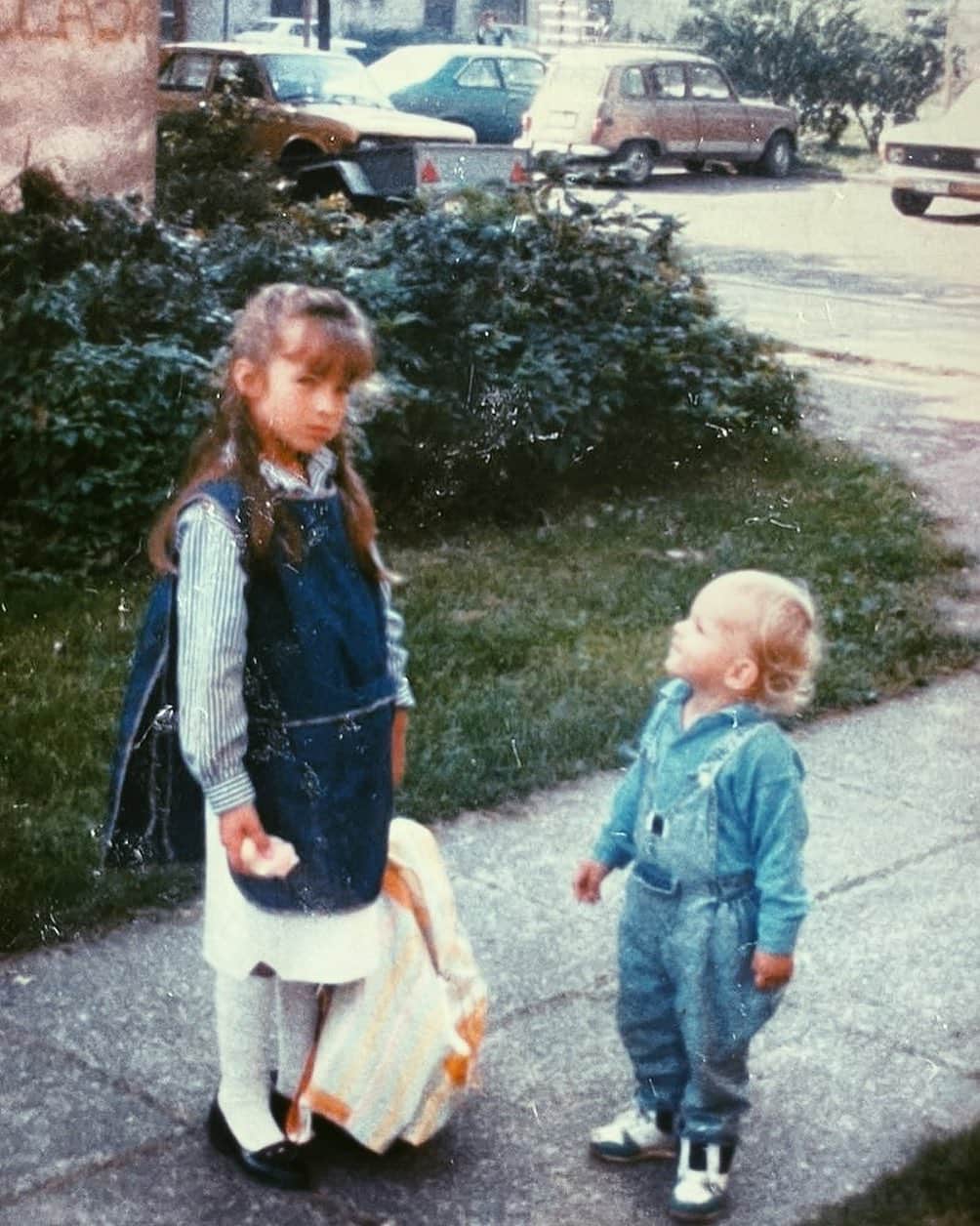 リュプカ・ゴイッチのインスタグラム：「Oduvijek sam bila odusevljena ponedjeljkom 🙄 @dadogojic i ja 👦🏼👧🏻」
