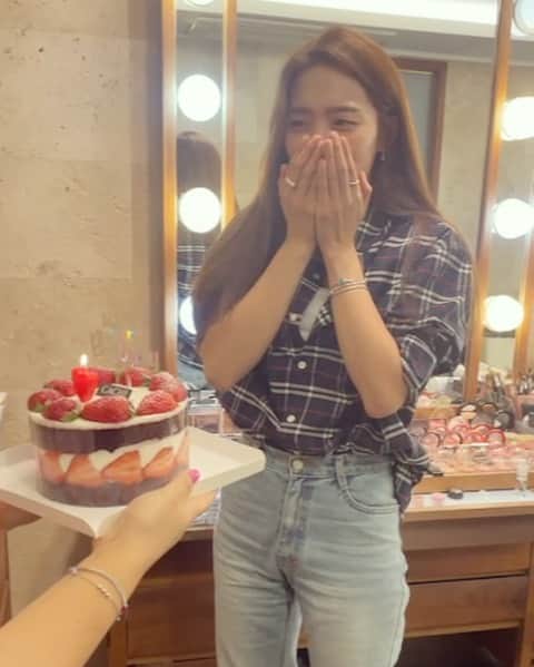 のインスタグラム：「소라를 예쁘게 만들어주는 예쁜 사람들❤️ 생각도 못해서 울뻔했엉😭  진짜 고마워요😍」