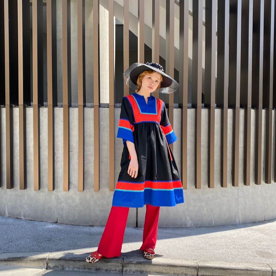 PUNK CAKEのインスタグラム：「•square color flare sleeve dress【SOLD】」