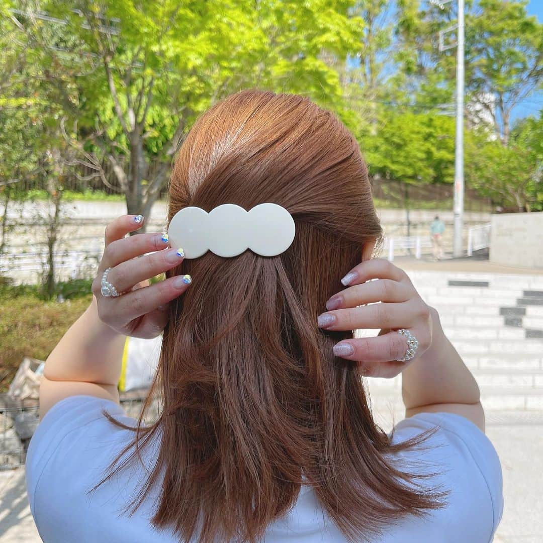 ひよんのインスタグラム：「🟣🟠🟢 ㅤㅤㅤㅤㅤㅤㅤㅤㅤㅤㅤㅤㅤ かわいいヘアクリップ💕 お洋服がシンプルでもヘアアクセあると かわいくなるからすき。☺️ ㅤㅤㅤㅤㅤㅤㅤㅤㅤㅤㅤㅤㅤ #ひよん #ひよんヘアー」