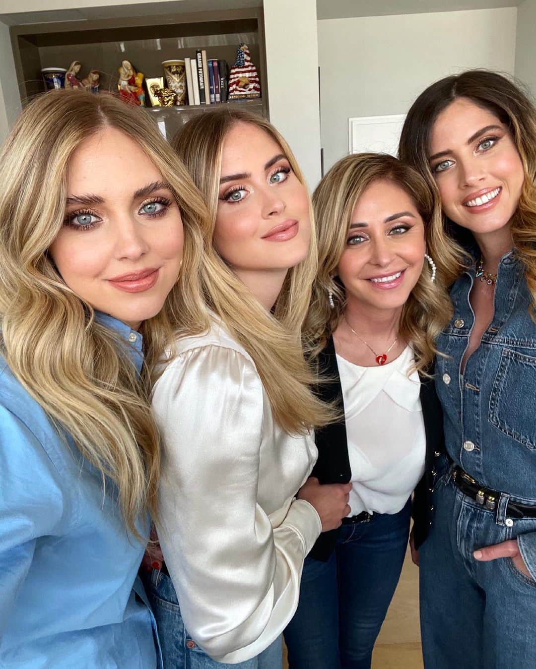 キアラ・フェラーニさんのインスタグラム写真 - (キアラ・フェラーニInstagram)「Filming with all my girls today ❤️」4月20日 2時47分 - chiaraferragni