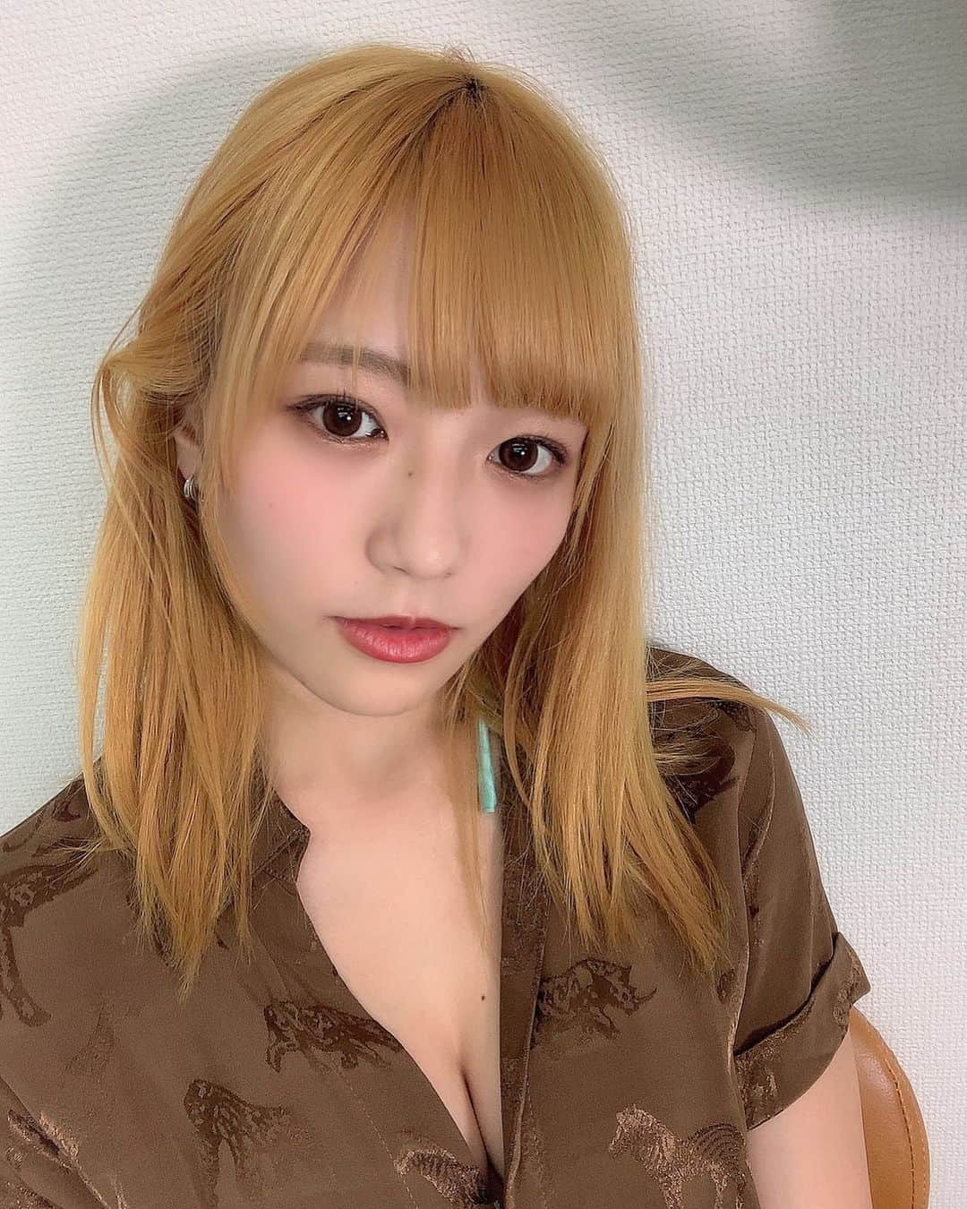 河路由希子さんのインスタグラム写真 - (河路由希子Instagram)「. 火曜日夜はトーク配信！！ 19:15~ 無料ファンクラブ配信 19:30~ チェキ購入者限定配信 20:30~ club sherbet配信(ファンクラブ限定)予定 です！！ ぜひ見に来てね☆  ✿ イベントスケジュール ✿  4/20㈫ sherbetトーク配信 4/24㈯ sherbet LIVE 4/25㈰ RIPセッション撮影会   sherbetLIVE ガラフェス 5/1㈯ イベント予定 5/2㈰ Can-on! LIVE 5/3㈪ ローモバ参加者限定ありがとうオフ会 5/4㈫ みのりんさん生誕祭@新宿アルタ 5/8㈯ ツアー初日@新宿文化センター大ホール  ーーーーーーーーーーーーーーー 全国11都市ツアー 『Crystal Memories』  5/8㈯ 東京    @新宿文化センター大ホール 6/5㈯ 愛知    @名古屋JAMIN' 6/13㈰ 宮城    @仙台darwin 7/3㈯ 広島    @広島YMCA国際文化センター 7/11㈰ 北海道    @PIGSTY 7/25㈰ 岐阜    @岐阜clubG 7/31㈯ 長崎    @NBCビデオホール 8/1㈰ 福岡    @福岡Queblick 8/7㈯ 滋賀    @滋賀U☆STONE 8/21㈯ 大阪    @ESAKA MUSE 9/4㈯ 神奈川    @川崎SerbianNight  Final Coming soon   ーーーーーーーーーーーーーーー  5/3~5/9 18:00~23:00で新宿南口のローモバ広告で20面に河路が載ります！！ ぜひチェックしてね☆  毎週火曜 19:15~19:25 ファンクラブ限定配信 19:30~20:15 チェキ購入者限定配信  ☆ 出演情報 ☆ ラジオFMFUJI 『ライバー時代が絶対来る！』 毎週土曜23:00~23:30 河路もパーソナリティとしてレギュラーで出演させていただいています！」4月20日 3時19分 - kawajiyukiko