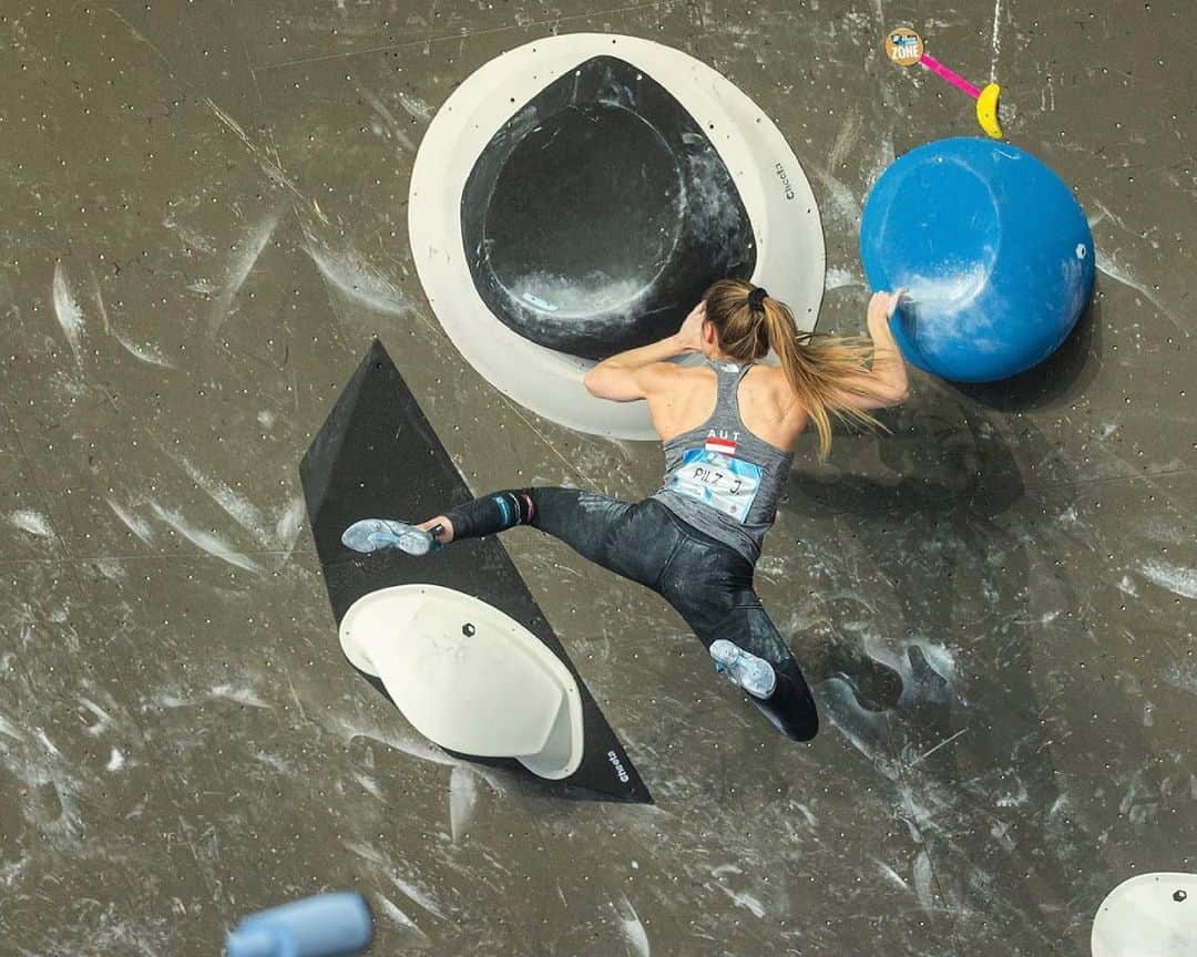 ジェシカ・ピルツさんのインスタグラム写真 - (ジェシカ・ピルツInstagram)「First world cup of the season is over and I‘m not too unhappy with my climbing! Meiringen reminded me again of my weaknesses but motivation is high to work on them in the upcoming weeks of training 😎 Pic by @wilhelmheiko」4月20日 3時48分 - jessy_pilz