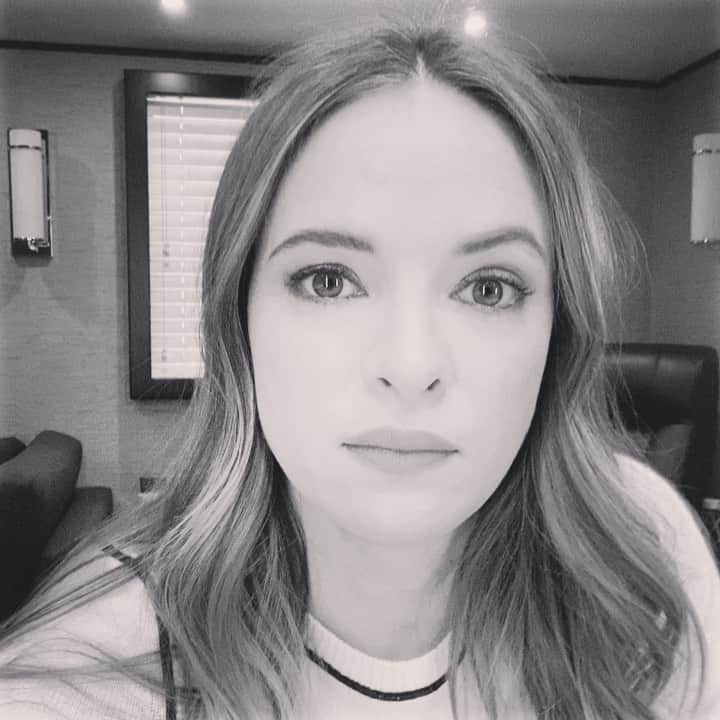 ダニエル・パナベイカーのインスタグラム：「Nearly 9 in 10 LGBTQ+ students experience verbal harassment in school. Such harassment silences youth, preventing them from thriving in school.  On Friday, April 23, tens of thousands of students will join GLSEN Day of Silence, the largest student-led national protest in support of safe and inclusive schools for LGBTQ+ students – a moment of silence to help find their voice.    This silent video is in support of the #DayofSilence - I challenge you to make your silent video to support LGBTQ+ students AND to challenge 3 more friends to make their own video!」