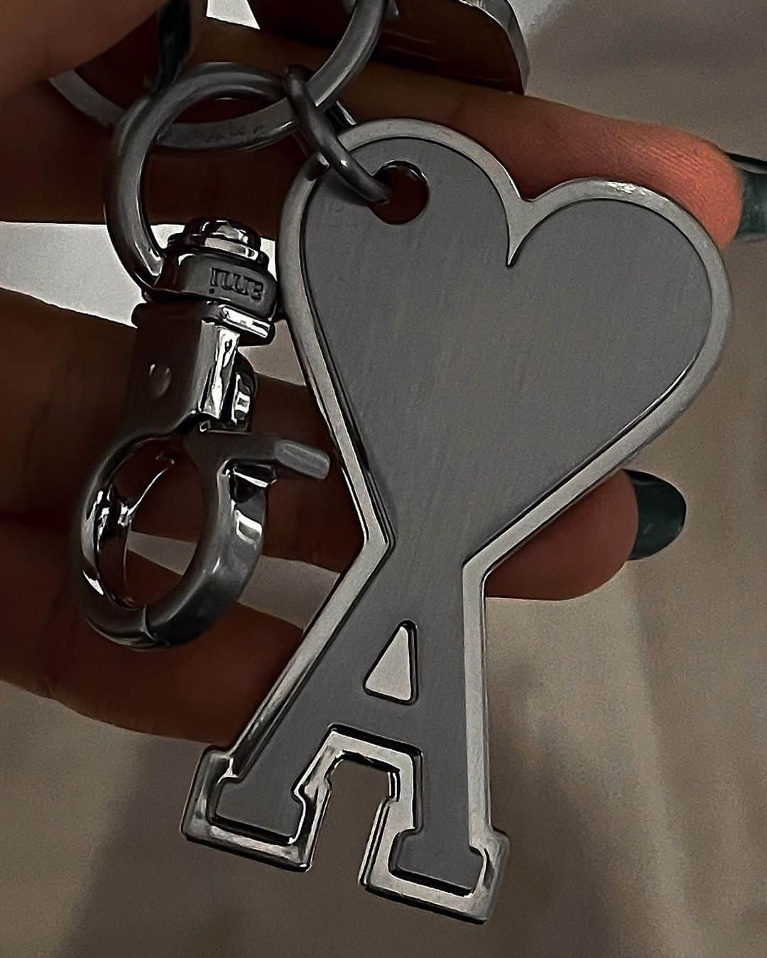 MIRAI TAKASHIMAさんのインスタグラム写真 - (MIRAI TAKASHIMAInstagram)「new keyring🔐 鍵をなくしてはや1ヶ月以上。 やっと新しい鍵が届いたので キーリング買いに👽✌🏾  @amiparis   #ami #keyring」4月19日 20時36分 - miiiiiraixx