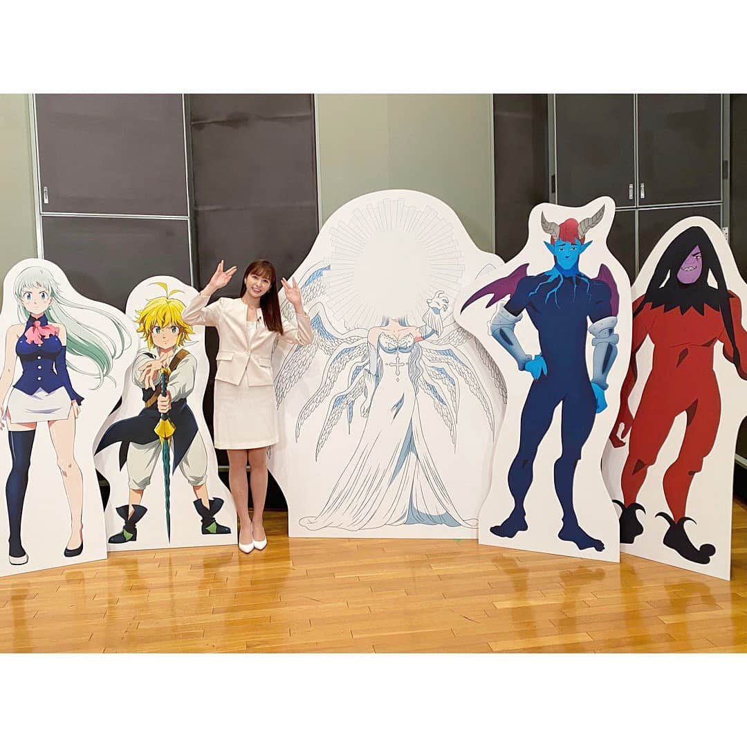 角谷暁子のインスタグラム：「最高神･･･！ 私はホークちゃんポーズです🐽 #七つの大罪 #劇場版七つの大罪光に呪われし者たち #7月2日公開です  ちなみにこのあと10時からはBSテレ東で名門校です！」