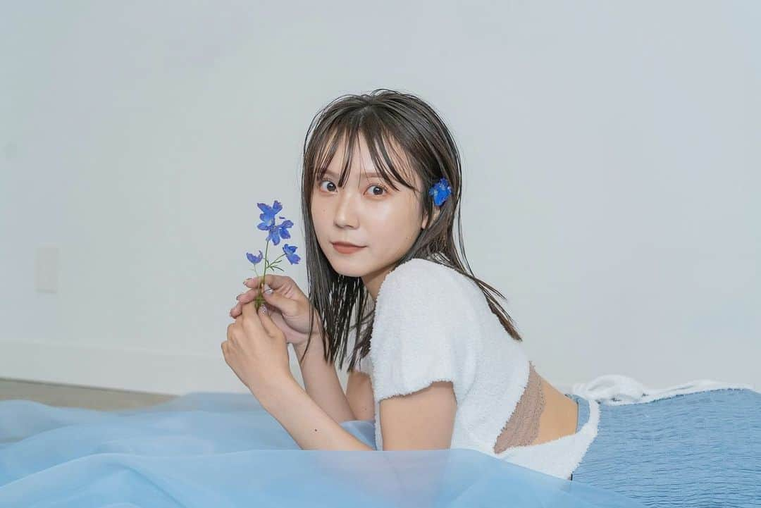 小瀬黎奈さんのインスタグラム写真 - (小瀬黎奈Instagram)「🛁🪞💠🌧🧊🌼💙」4月19日 20時50分 - 922_reina