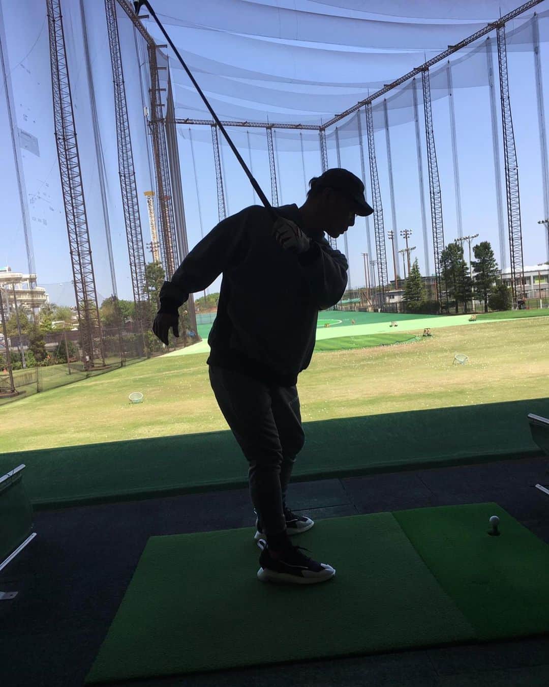 平宮博重さんのインスタグラム写真 - (平宮博重Instagram)「朝イチ、ゴルフ打ちっぱなし⛳️🏌️‍♂️ 力入りすぎて手の皮剥けたlol #golf #ゴルフ部 #ゴルフ @1piu1uguale3_golf」4月19日 20時51分 - hiroshige_narimiya