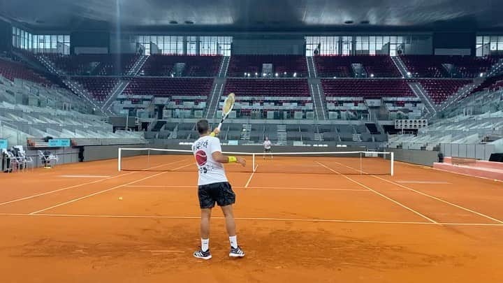 フェルナンド・ベルダスコのインスタグラム：「Con la vista 👀 ya puesta en el @mutuamadridopen 💪🏽」