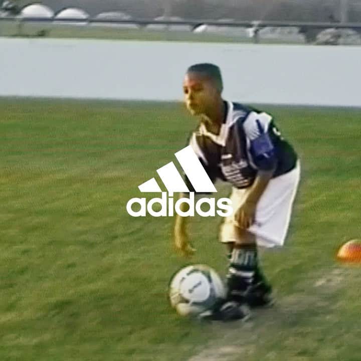 セルジュ・ニャブリのインスタグラム：「From dreams to reality... #ImpossibleIsNothing @adidas  #madepossiblewithadidas」