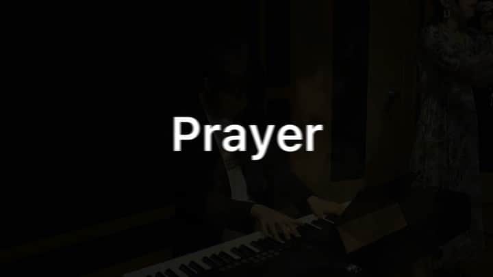 東郷祐佳のインスタグラム：「先日の声とピアノ配信ライブより、オリジナル曲『Prayer』を少しだけ公開♪  こちらは4／25まで視聴（チケット購入）が可能ですので、本編をご覧になる場合はトップページURLより飛んで下さい^ ^  #東郷祐佳 #Prayer #春ソング #声とピアノ」