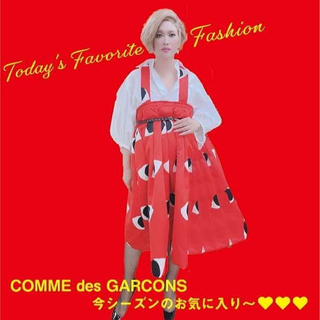 IKKO【公式】さんのインスタグラム写真 - (IKKO【公式】Instagram)「今日の出演の衣装はお洋服でCOMME des GARCONSで〜す❤️❤️❤️ 今シーズンのCOMME des GARCONSはすごい可愛かった〜✨❤️✨ ブラウスも七分の提灯袖でかわいいでしょ〜😊❤️❤️ 私はスカート広がりすぎちゃうと太っているのでカバみたいになってしまうのが嫌なのでベルトで抑えました〜✨✨✨ これも今時のファッションかな〜❤️❤️❤️ 工夫〜工夫〜✨✨✨ 靴はChristian Louboutin〜❤️✨❤️ 今回はストッキングは黒を選びました〜✨✨✨ アガる〜❤️❤️❤️ アゲアゲ〜❤️❤️❤️  #今日はお洋服 #commedesgarcoms #コムデギャルソン #christianlouboutin #クリスチャンルブタン #アゲアゲ〜 #IKKO #2021 #風」4月19日 21時58分 - love_ikko