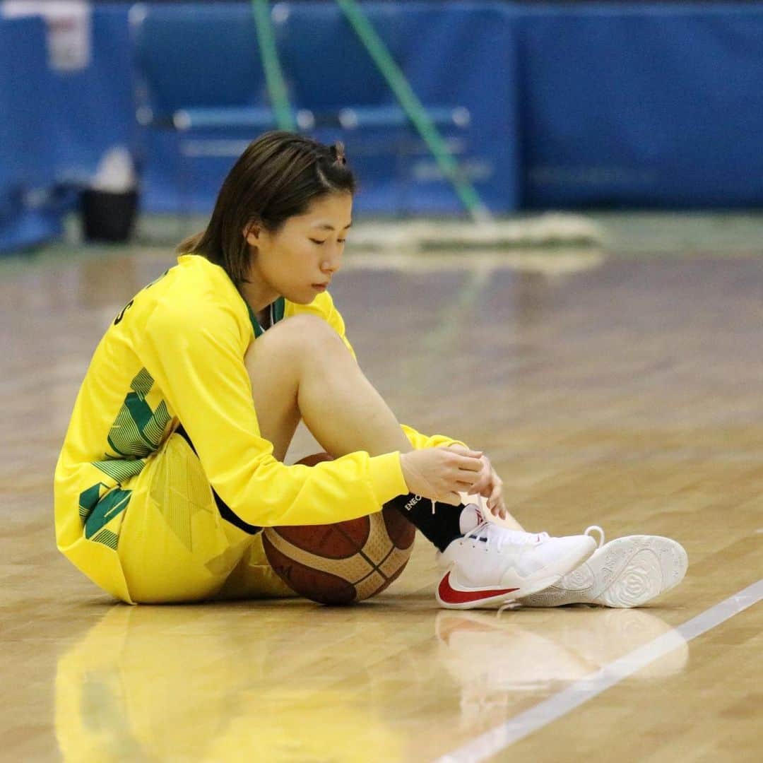岡本彩也花のインスタグラム：「4/19 30歳になりました🙋‍♀️ 沢山のLINE、DMありがとうございました！ こんなに祝ってもらったのは人生で初めてってぐらいたくさん祝ってもらいました🥰 出会いに感謝です。 . これからもどうぞ宜しくお願いします🙇‍♀️」