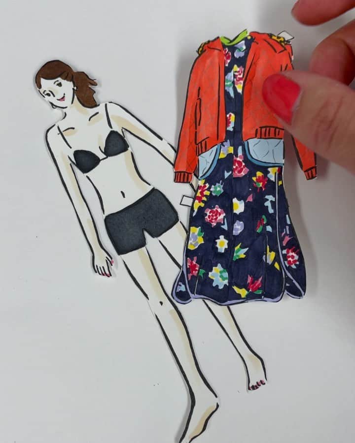 渡邉香織のインスタグラム：「Fashion doll  着せ替え人形作るのにハマっちゃった深夜。 子供の頃好きだったものはずっと楽しい😂🌷  @keitamaruyama @keitamaruyama_official 2021AWかわいいお洋服いっぱいだったな☺️」