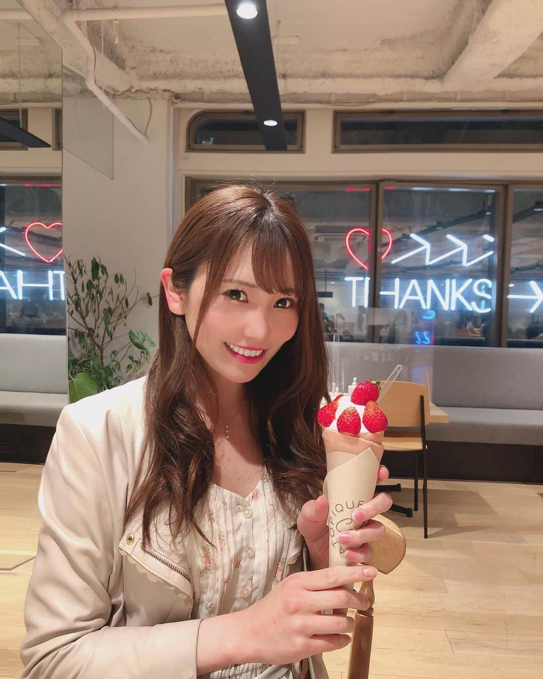 佐野友里子のインスタグラム：「ジェラピケのクレープ🍓♡ . #gelatopiquecafe」