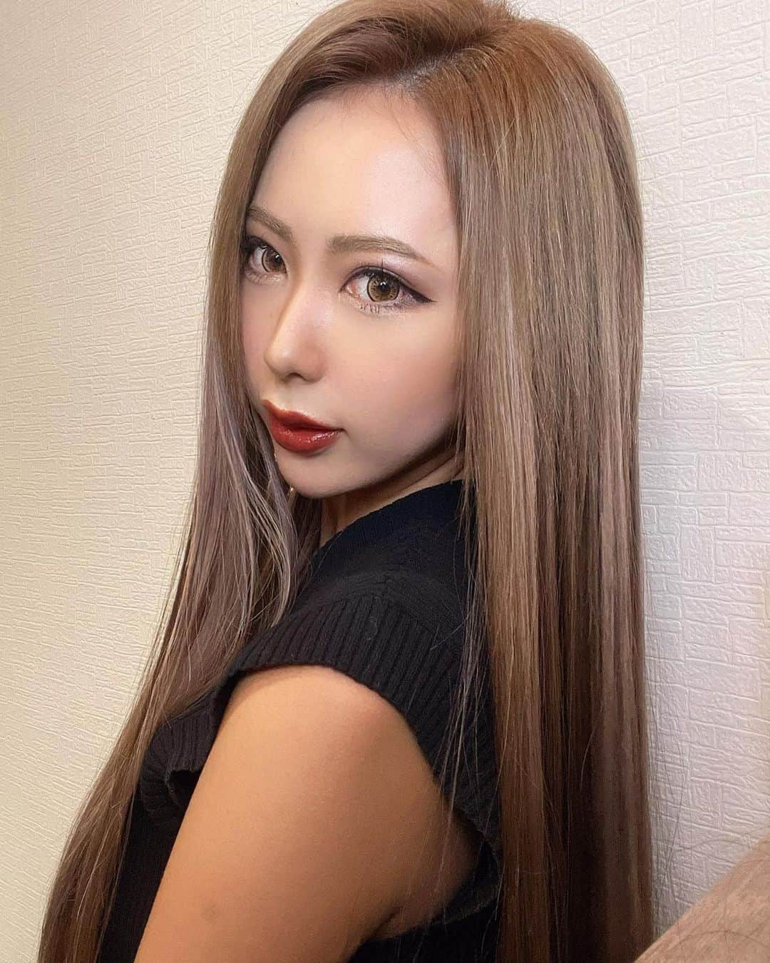 CYBERJAPAN Staffのインスタグラム：「新メンバーの @cjd_harachan のプロフィール‼️  @cjd_harachan  20歳 / 165cm  栃木出身の原ちゃんです！ 動く事が大好きで、小学生からヒップホップを5年間習っていました。  超常現象に興味があり、この世界じゃない所（アストラル界）に魂が行ったりと、誰もが”？！”となるような体験を時折します。  変な一面はあるけど夏が大好きで、nuts モデルとしても活動させて頂いてます。 限界を決めず、どこまでも駆け上がり続ける事が私のモットーです！  CYBERJAPAN DANCERS のギャルモデルとして、笑顔になれる人が増える様に盛り上げていくよーっ！♡  よろしくお願いします！  #cyberjapan #サイバージャパン #新メンバー #cjd_harachan」