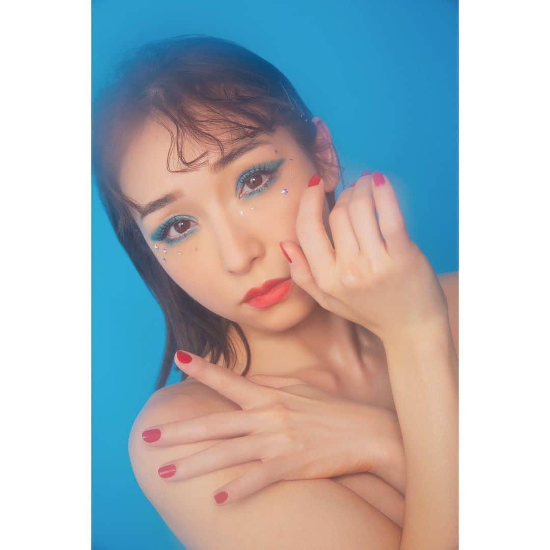 加護亜依さんのインスタグラム写真 - (加護亜依Instagram)「葵ノセカイ🌎🌎🌎 ・ ・ Thanks @magnese_tokyo  ・ photographer @keiichinitta  retoucher @yuji.hatakeyama  hair&make up @magnese_akina   manicurist @ayaka__tanaka  producer/production @yukari_magnese @magnese_tokyo  #magnesetokyo」4月20日 13時04分 - ai.1988kg