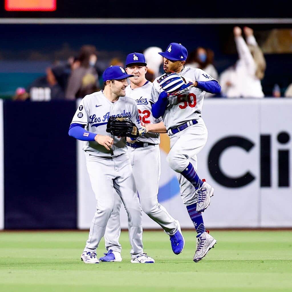 MLBさんのインスタグラム写真 - (MLBInstagram)「Entering tonight, only two teams have not lost a series: @Dodgers and @KCRoyals.」4月20日 7時40分 - mlb