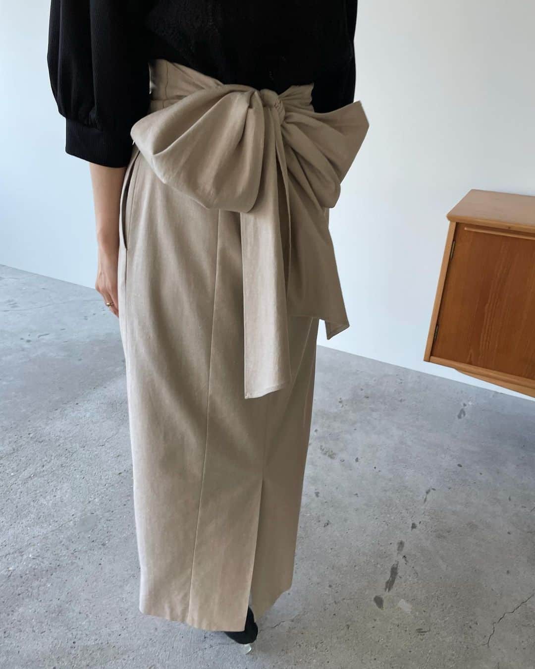 松本恵奈さんのインスタグラム写真 - (松本恵奈Instagram)「私の大好きなこちらのスカートも本日発売の新作です♡帯みたいな太ベルトを後ろで結ぶスタイルも可愛いよっ♡ 是非、checkしてみてね！ #clane #新作」4月20日 8時04分 - ena1123