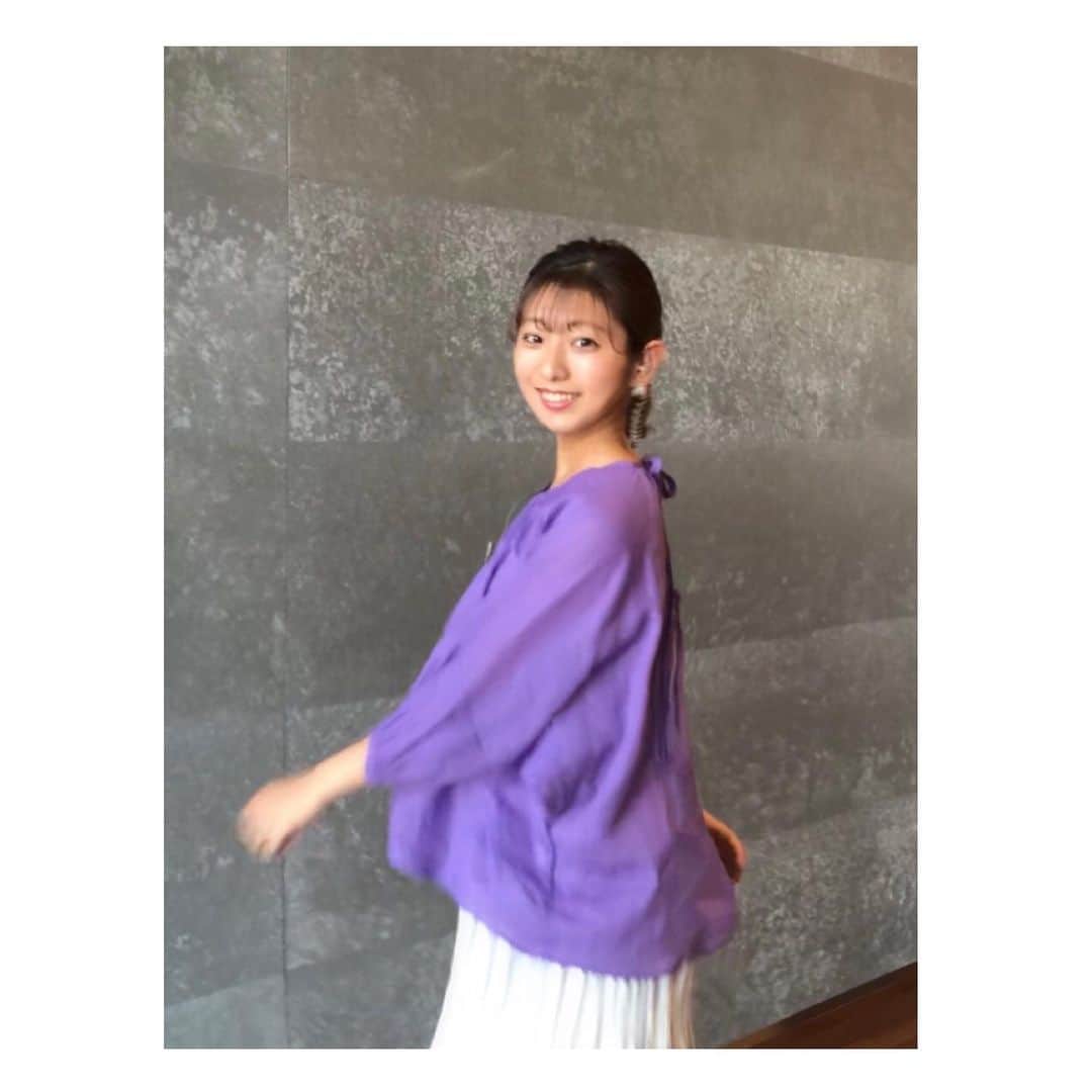 白戸ゆめのさんのインスタグラム写真 - (白戸ゆめのInstagram)「👗 . 《Mon》 tops: @divinique  skirt:スタイリスト私物  イオンモール岡山のセレクトショップ Divinique 岡山店さんにお借りしました🎀 . 麻素材で着心地も軽やか！ バックスタイルがかわいかったのに 番組では映らないのです😿 . #衣装 #女子アナ #女子アナコーデ #キャスター #アナウンサー #コーデ #全身コーデ #divinique #divinique岡山  #麻 #素材 #背中 #オープンスタイル #リボンがかわいい #衣装紹介 なのに #躍動感 すごい笑」4月20日 9時01分 - yumeno.s_