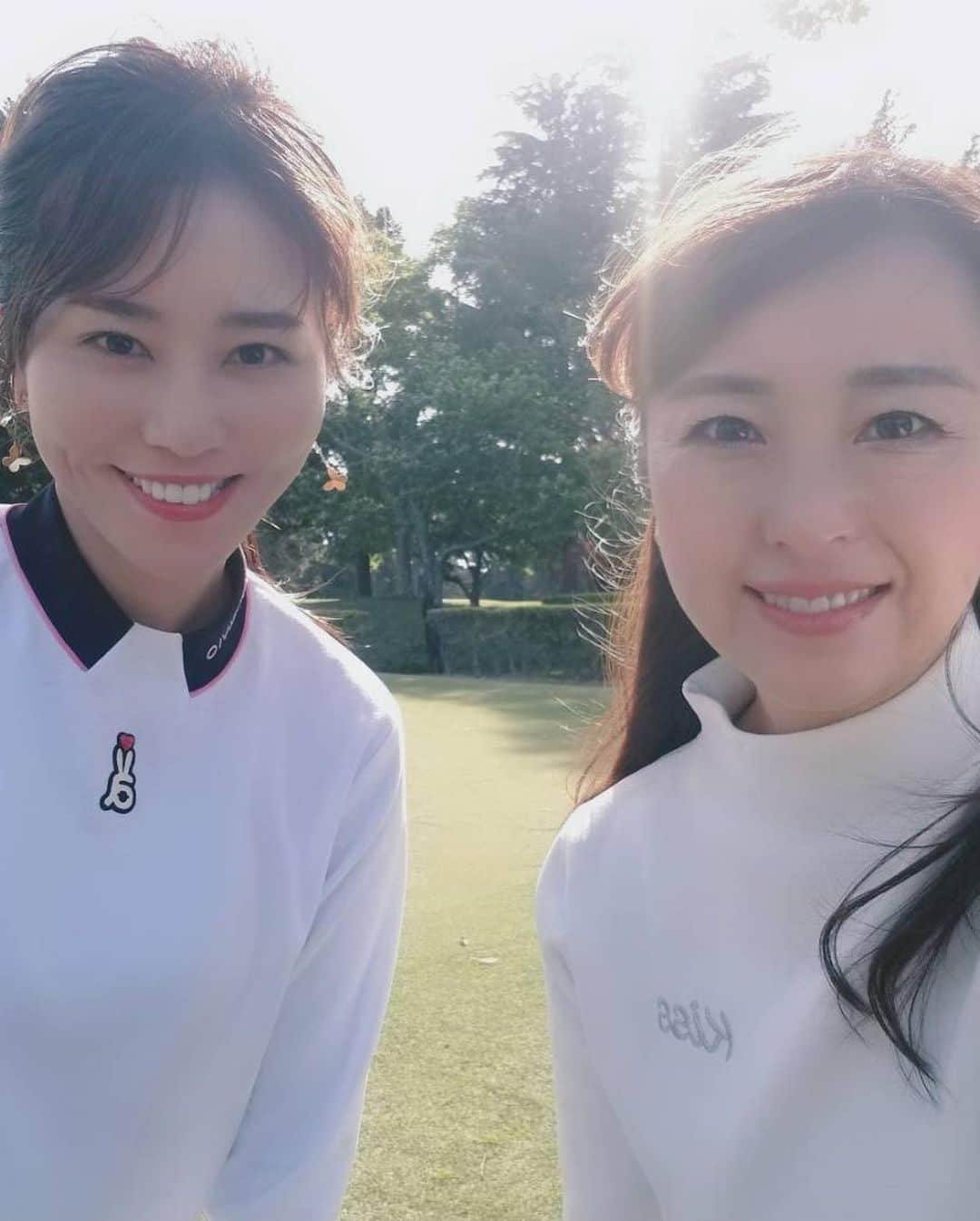 佐野真彩さんのインスタグラム写真 - (佐野真彩Instagram)「ゴルフ場でお仕事⛳️また告知OKになったらお知らせさせてください♪  ゴルフウェアは　@archivio.official_online  ニーハイソックスもアルチビオ🧦 スカートはリバーシブルなので、使い回しが出来そう🤍  昨日はお天気が良くってゴルフ日和だったのですが、久しぶりにゴルフ場に行って感じたのは日差しの強さ🌞 焼けやすいので、今年も日焼け対策頑張らなくっちゃ✊ 肌がカサカサにならず、塗りやすい日焼け止めを今年も探していきます。   @environ_jp のシークエンスシリーズを使っているのですが、レベルがアップしました🧴嬉しい  #アルチビオ　#archivio #ゴルフコーデ　#ゴルフウェア　#ゴルフ女子　#日焼け止め　#日焼け対策　#日焼け止めスプレー #エンビロン　#エンビロン愛用中 #シークエンス　#ゴルフ女子コーデ #美容好きな人と繋がりたい #新千葉カントリークラブ」4月20日 9時05分 - sano.maya