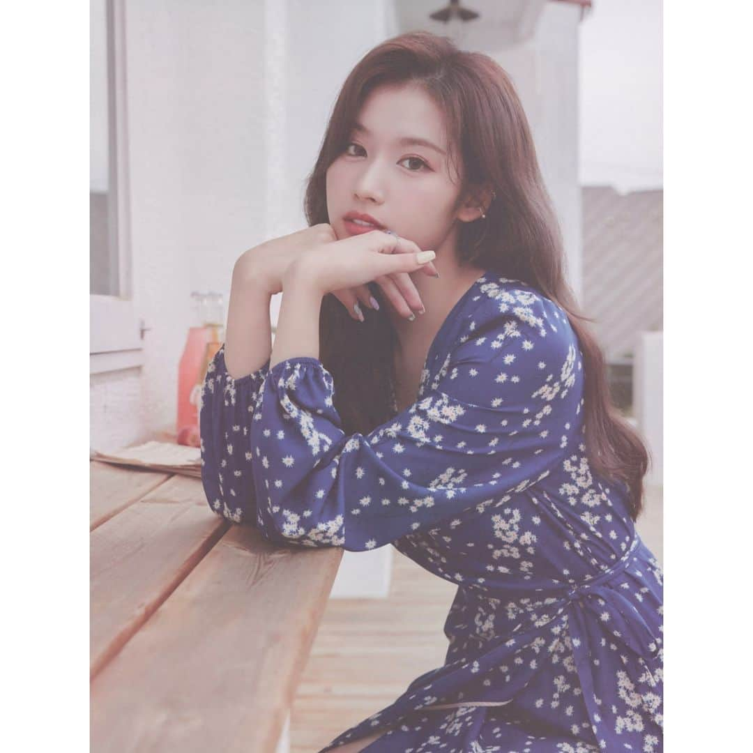 サナさんのインスタグラム写真 - (サナInstagram)「[SCAN] Yes I Am Sana photobook (10) . Cr. Njmsjmdct2 ーーーーーーーーーー Follow > @sana.twice.kr < . @twicetagram #TWICE#트와이스#ONCE#Sana#사나 #Nayeon#나연#Jeongyeon#정연#Momo#모모#Jihyo#지효#Mina#미나#Dahyun#다현#Chaeyoung#채영#Tzuyu#쯔위」4月20日 10時01分 - sana.twice.kr