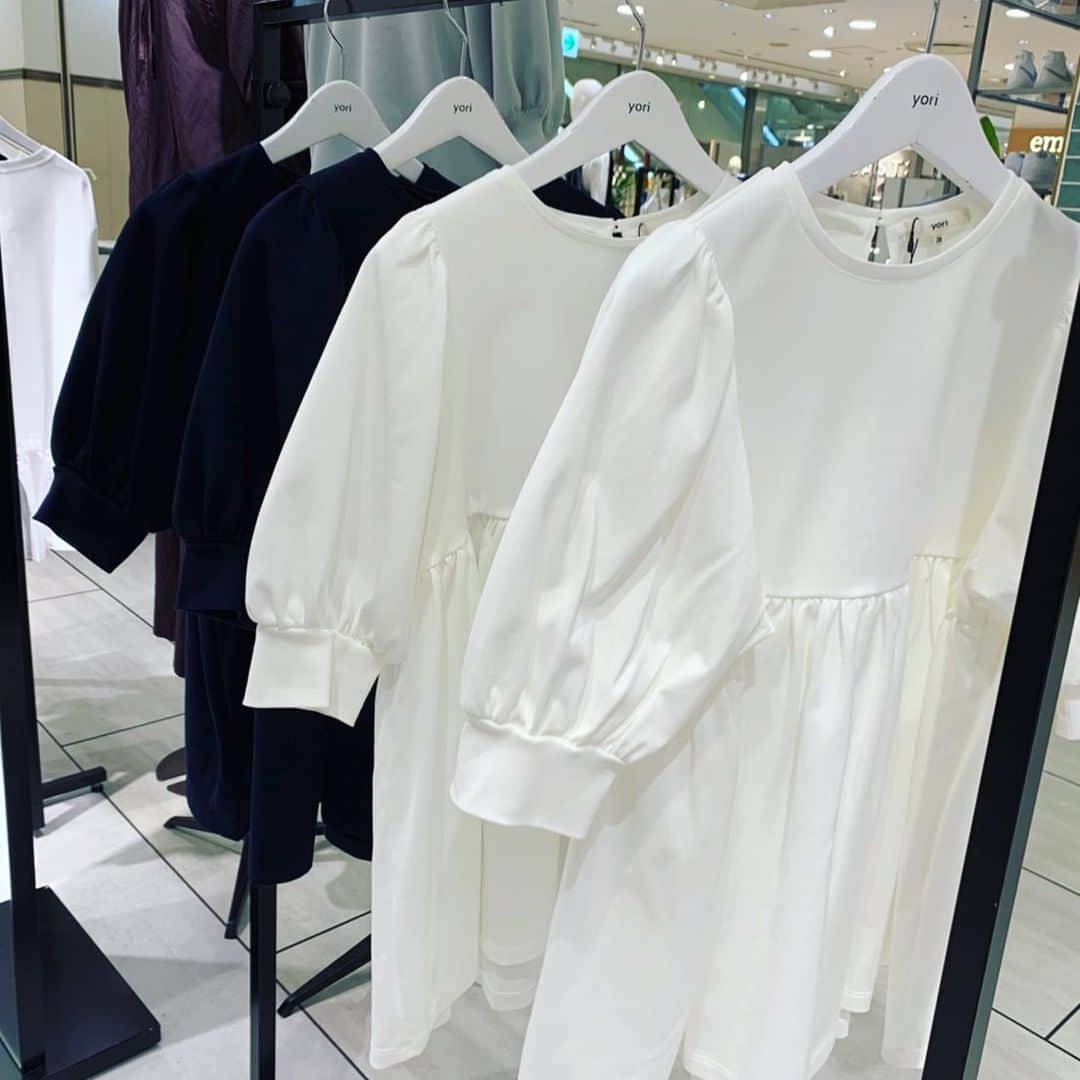 yoriのインスタグラム：「*pop up shop at 名古屋 最終日*  yori 2021spring pop up shop at 名古屋がopen致しております！ 本日最終日です！﻿皆様のご来場心よりお待ちしております。﻿ ﻿ ◾︎yori 2021 Spring pop up shop at Nagoya﻿ ﻿ 4/14wed～4/20 tue﻿ ジェイアール名古屋タカシマヤ﻿ ５階イベントスポット﻿ ﻿ 愛知県名古屋市中村区名駅1-1-4﻿ 営業時間：午前10時00分～午後8時00分﻿ ﻿ #yori_japan」
