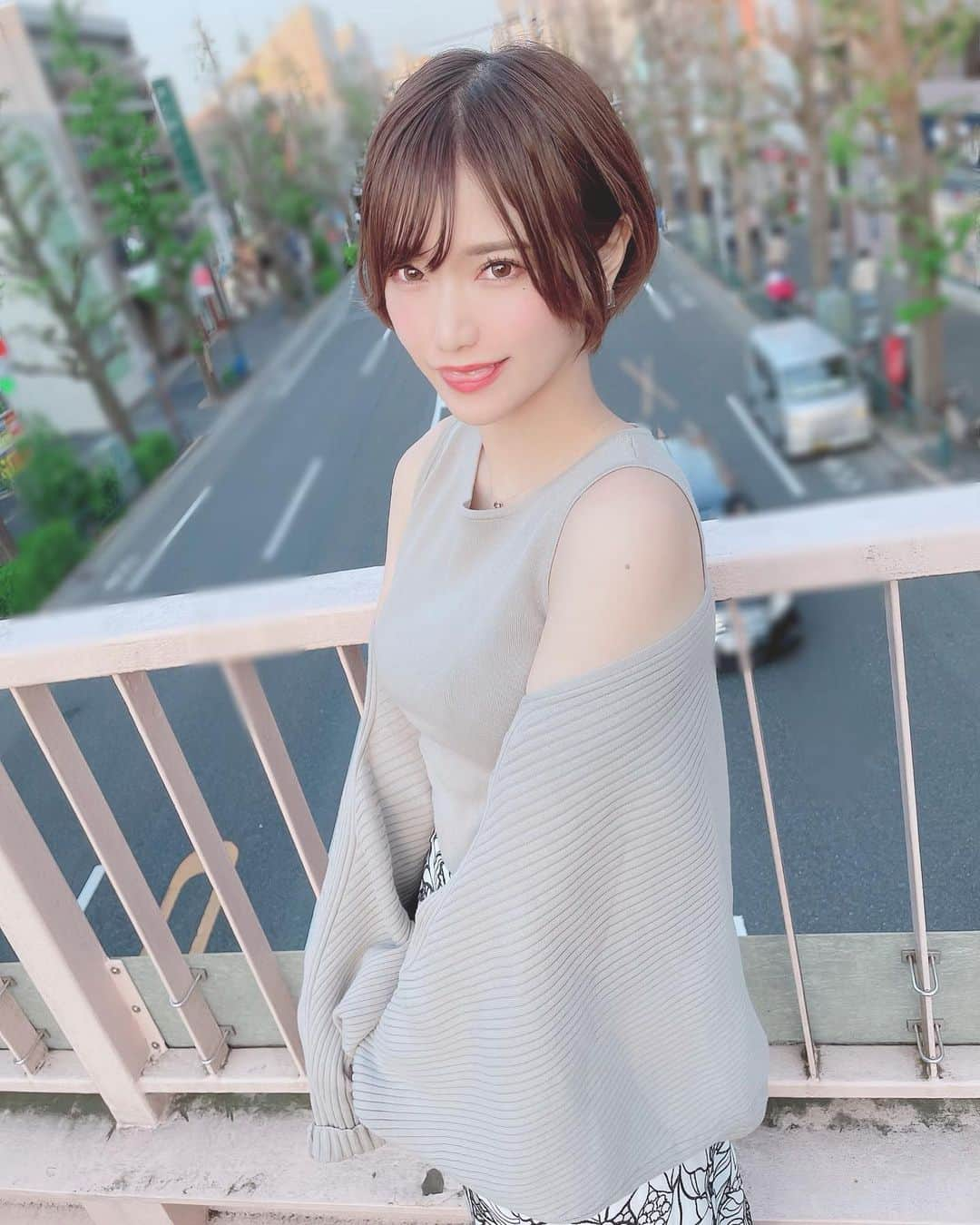 相良ましろさんのインスタグラム写真 - (相良ましろInstagram)「春服は可愛い🌸  暖かくなってきて上着いらなくて最高☺️！  . #snidel #mercuryduo #春服 #ショートヘア #ショートカット #ふわふわヘア #ビジョビ #女子力向上委員会 #女子力向上計画 #shorthair #cosplay #cosplayer #gravure #shortcut #shorthair #instagood  #instafashion #selfie #kawaiigirl #japanesegirl #model」4月20日 21時26分 - mashiro_sagara