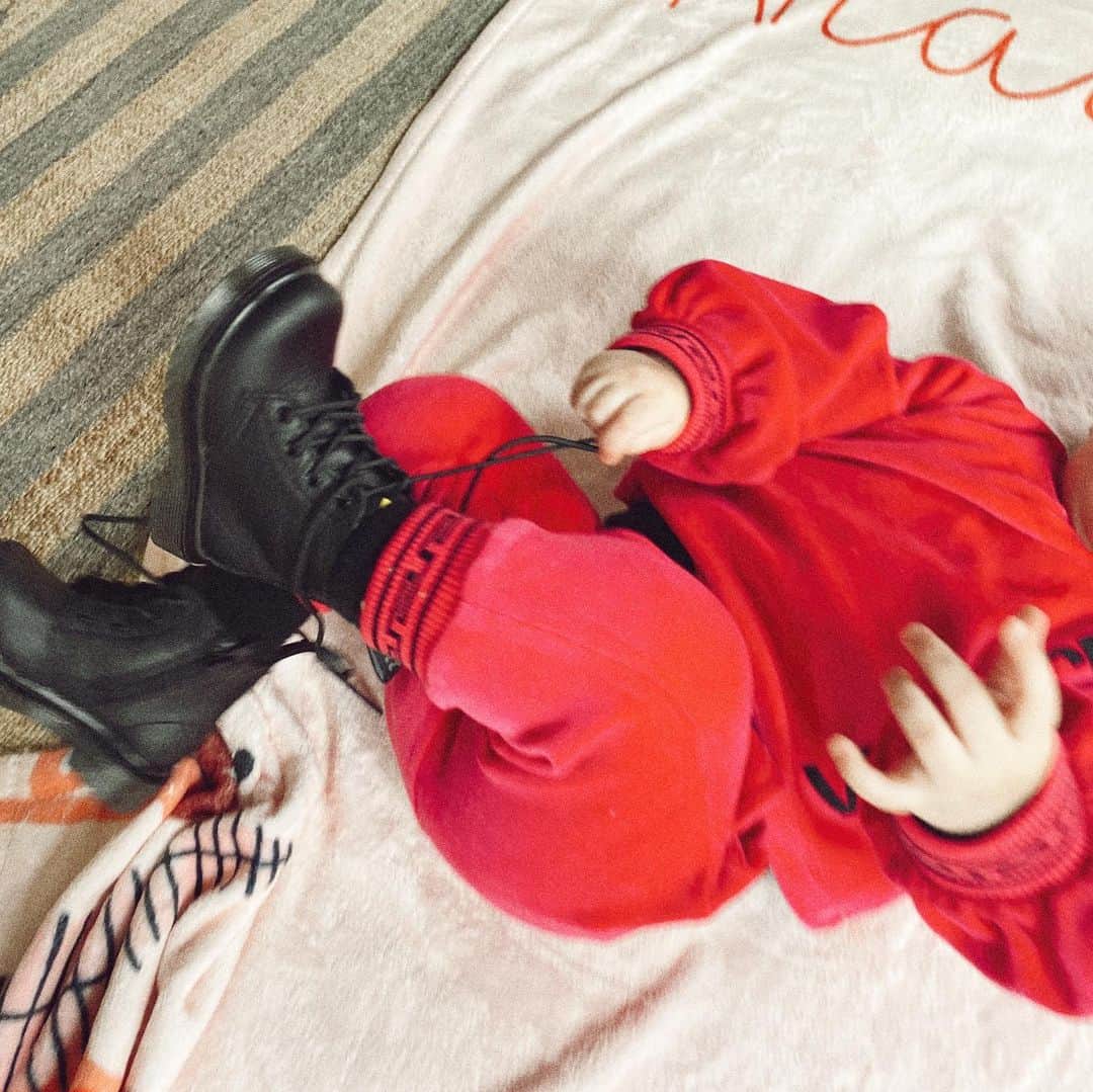 ジジ・ハディッドのインスタグラム：「Can’t believe my baby is 7 months this week 🥺👼🏼🍰🌸」