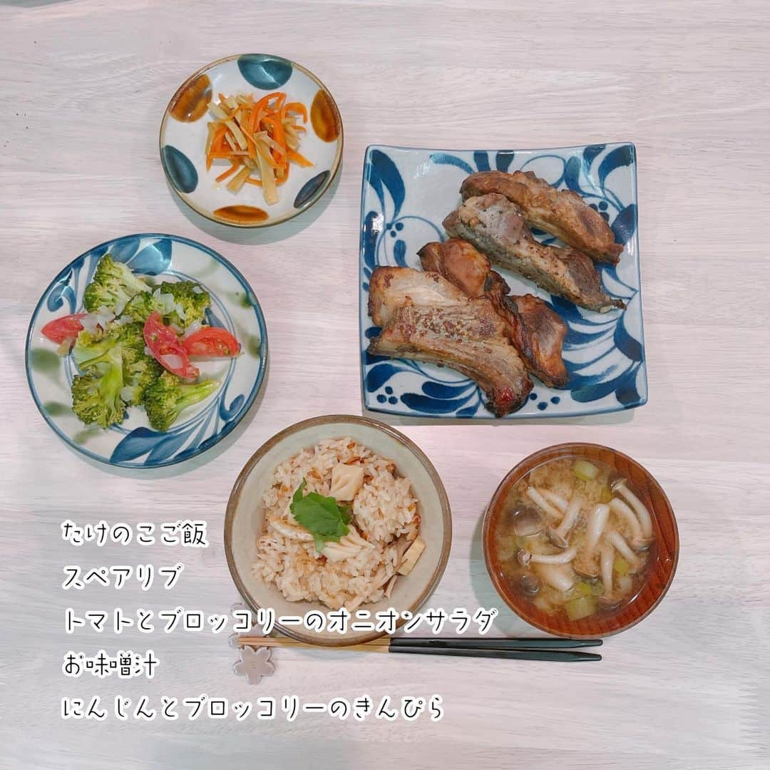 水野佐彩さんのインスタグラム写真 - (水野佐彩Instagram)「・ 記録用 #さあや飯 👩🏻‍🍳  1人のご飯はすべて旦那さんの🥢 9割時間が合わないので 結局私は 残りを翌日いただきます😂🥢 足りないとお菓子がプラスされます。笑  ...そんなもんか🐥笑  先日のインスタライブでの 皆さんとの愚痴大会が楽しすぎて イラッとしたことがあっても 私だけじゃない〜💃🏽そんなもんだよね！ と思えている私がいます🐥❤️ 皆さんのおかげです！ありがとう☺️💕 またみんなでゲラゲラ笑って発散しようね😆  #おうちご飯 #おうちごはん #和食 #和食ごはん #おうちごはんlover #おうちごはん部 #料理 #料理記録 #クッキング #くっきんぐらむ」4月20日 22時14分 - saaya_mizuno