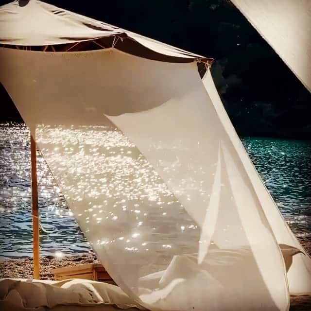 フローリスのインスタグラム：「Golden Amber, our new limited edition Eau de Parfum, inspired by the history of Lake Garda, Italy. The home of everchanging sunlight, the aperitif lifestyle, and the picturesque destination for many legendary Floris customers.  Explore the link in our bio and discover our new limited  addition fragrance hand poured in 89 Jermyn Street.  #FlorisLondon #GoldenAmber #ByRequest #EaudeParfum #Perfume #LimitedEdition #NewFragrance #GoldenAmberFragrance」