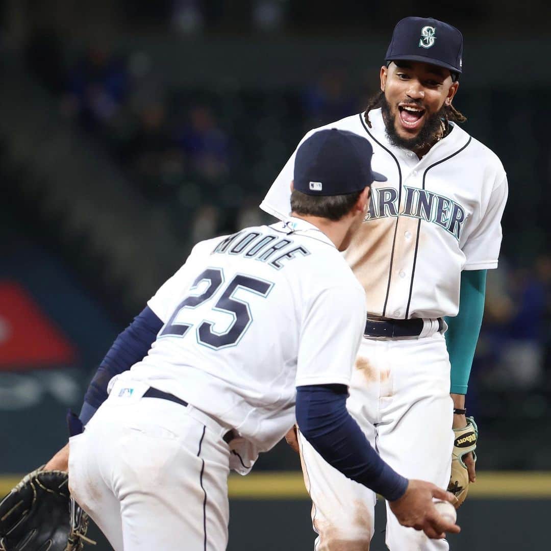 MLBさんのインスタグラム写真 - (MLBInstagram)「Pure elation.  The @Mariners are tied for the best record in the AL.」4月20日 14時25分 - mlb
