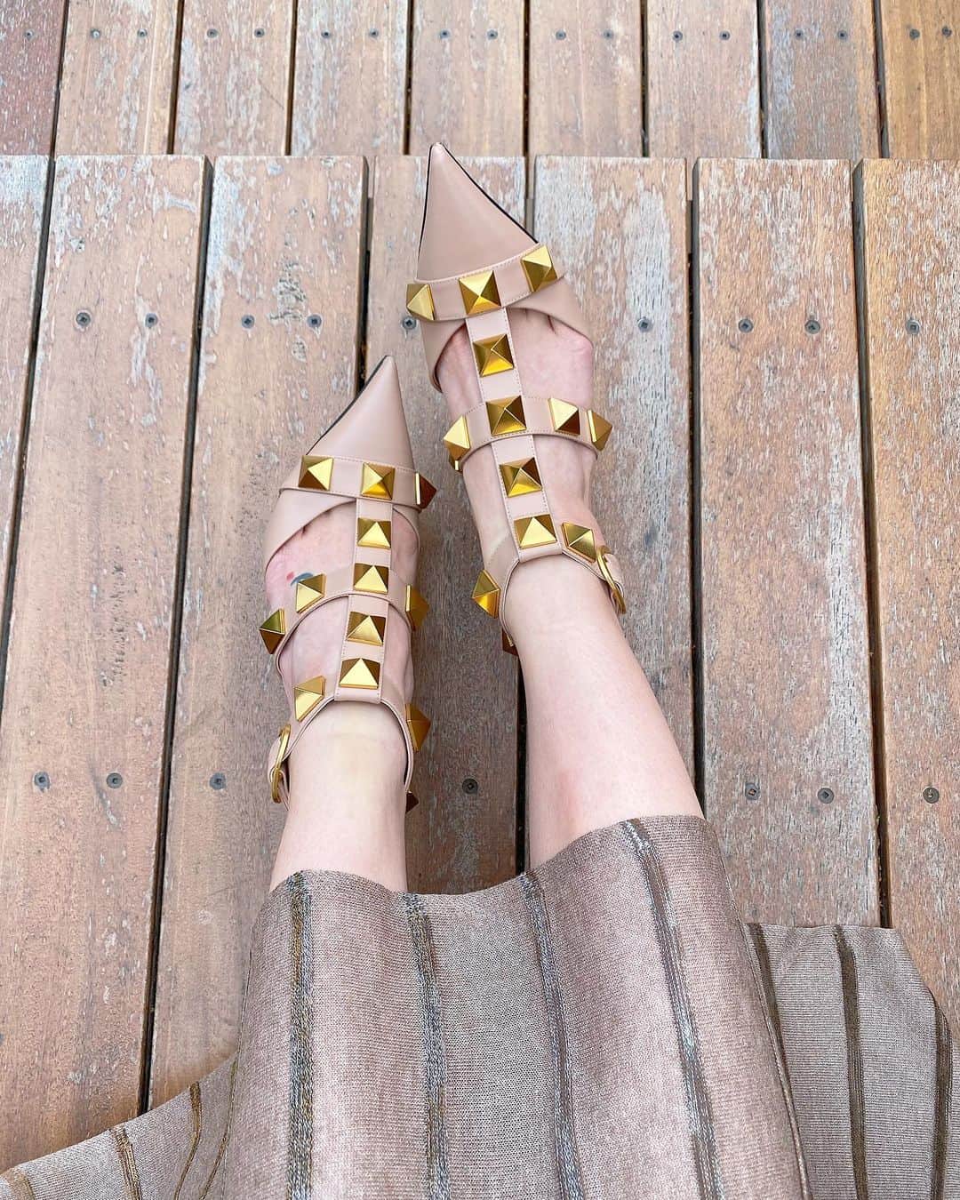 のインスタグラム：「おNew🧸  @maisonvalentino 👠✴︎  可愛すぎる🙄💓 @v.stella_official で 一目惚れした♡  #love #happy #valentino」