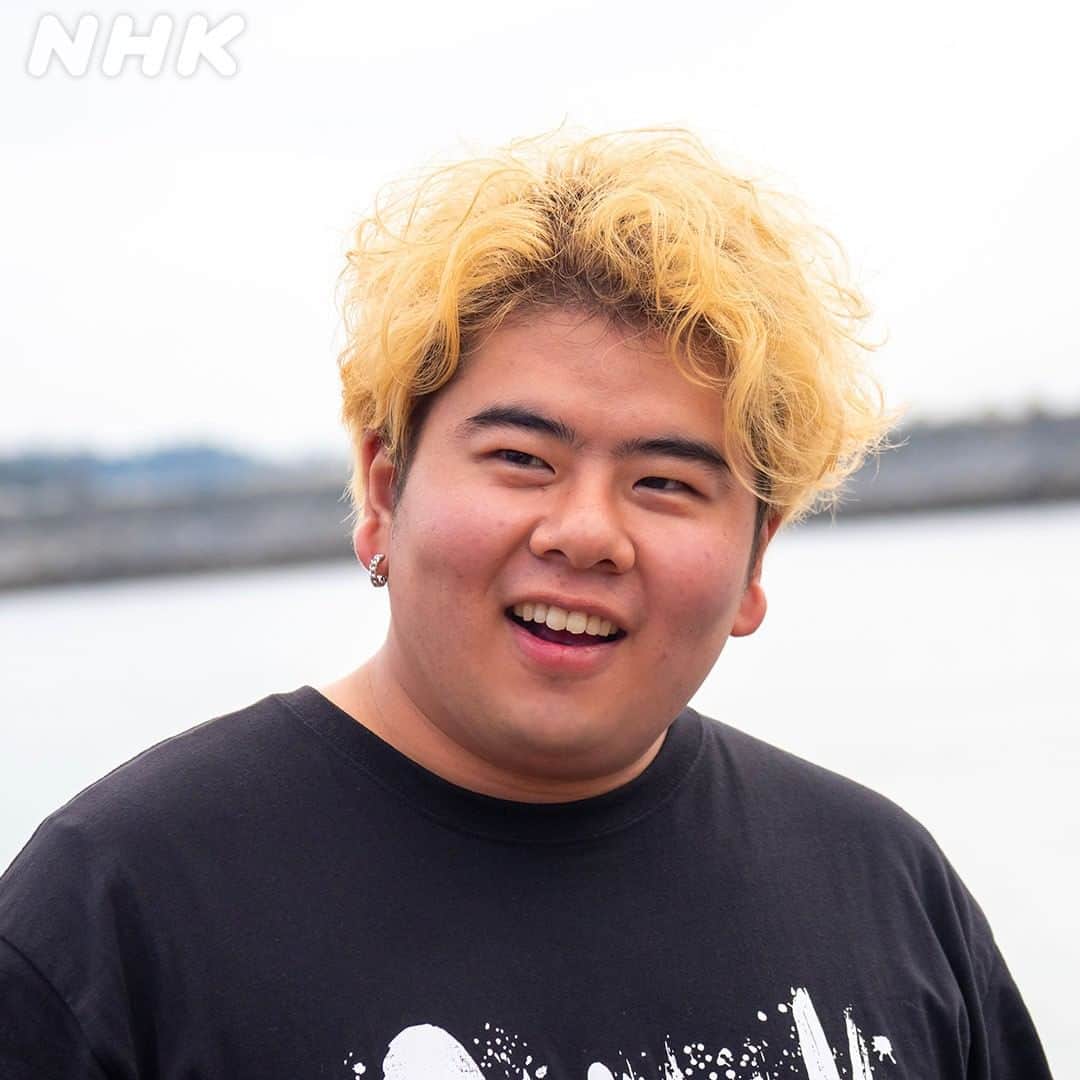 NHK「おかえりモネ」のインスタグラム：「☺ #おかえりモネ 人物紹介🐟【 #前田航基 】   百音の同級生・後藤三生(みつお)  島で千年続く寺の息子。 とっても明るくてみんなのムードメーカー😄 家を継ぐために仙台の大学に進学したはずが、進路に悩んでいる…  🌞 #5月17日放送開始 🌞」