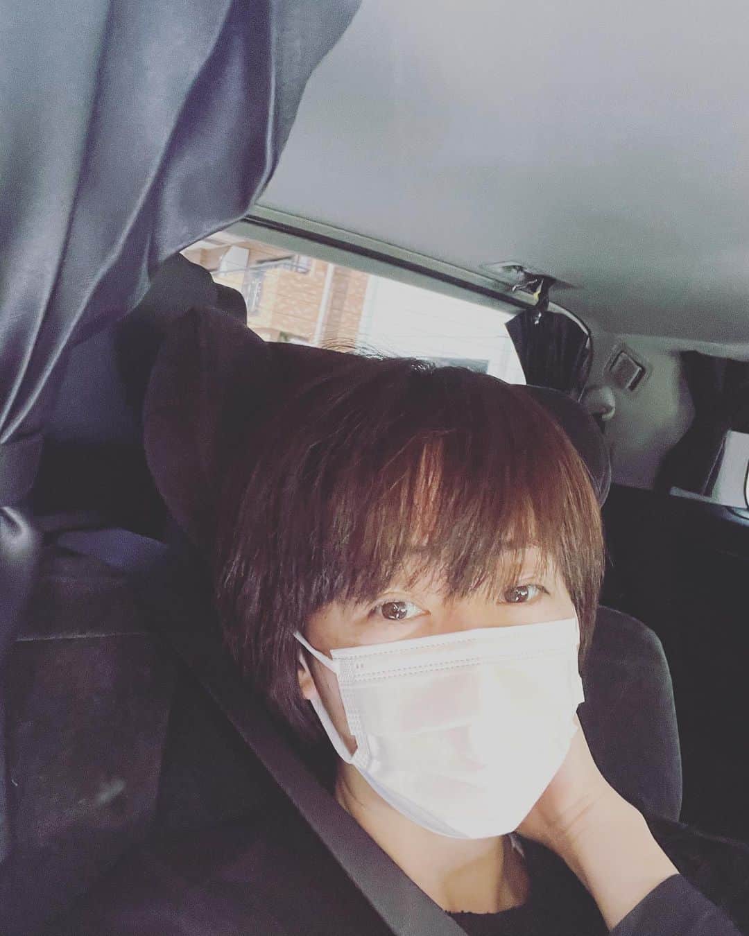 井上和香さんのインスタグラム写真 - (井上和香Instagram)「. 今日は暑い☀️ 暖かいというより暑い💦  そして、私の髪はボサボサ。笑 . #仕事前の私 #プロの力を借りて綺麗にしてもらってます #いつもありがとう」4月20日 15時29分 - inoue_waka