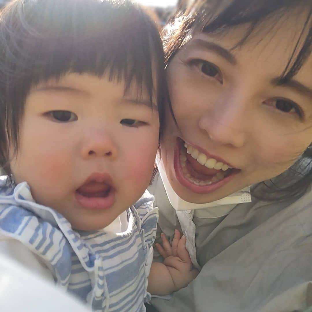 和泉杏さんのインスタグラム写真 - (和泉杏Instagram)「ポカポカ気持ちよかった♡ . . #ちゃんちゃんちゃん #菊田家の天使 #菊田家 #ハナコ菊田 #ハルカラきょう #新米ママ #赤ちゃん #赤ちゃんのいる生活 #一歳 #ベビー #baby #ちゃんちゃんちゃんの誕生日」4月20日 16時45分 - izumikyou