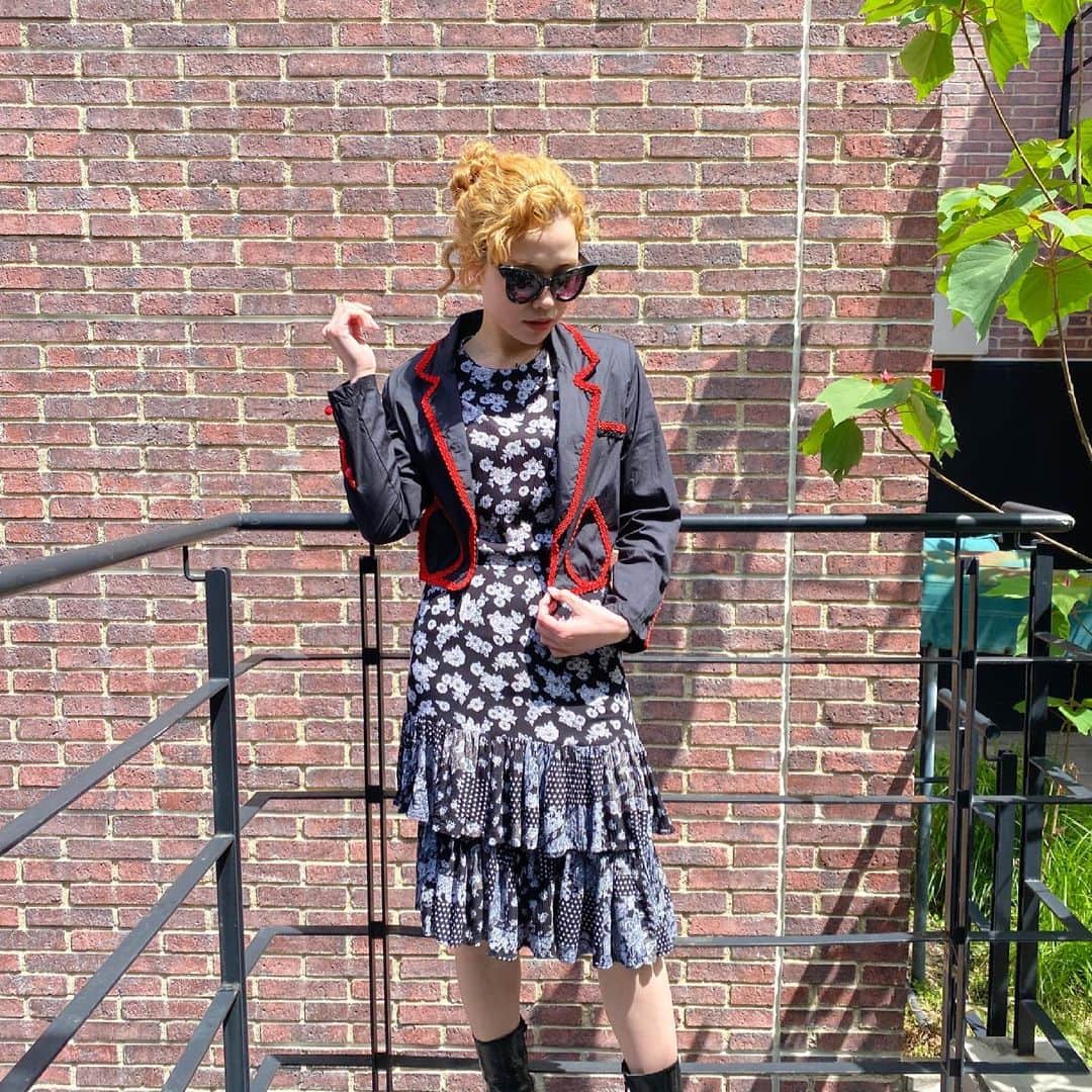 PUNK CAKEのインスタグラム：「•red design piping jacket •mix flower tiered dress」
