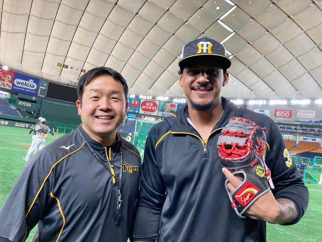 阪神タイガースさんのインスタグラム写真 - (阪神タイガースInstagram)「今日からジャイアンツとの3連戦。馬場投手とエドワーズ投手が今日から合流です！ #馬場皐輔 選手 #岩貞祐太 選手 #ジェリーサンズ 選手 #ジョンエドワーズ 選手 #近本光司 選手 #糸井嘉男 選手 #ジェフリーマルテ 選手 #仲野トレーナー  #阪神タイガース #挑超頂  #伝統の一戦」4月20日 16時55分 - hanshintigers_official