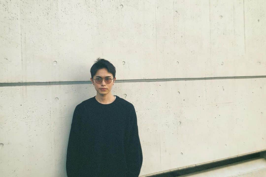 のインスタグラム：「最近買ったお気に入りのサングラス。と、暑いけどニット。」