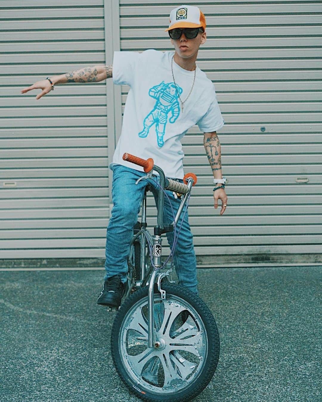 JP THE WAVYのインスタグラム：「BILLIONAIRE WAVY CLUB  SEASON 1.5 Very soon🌊🚀 見逃すなよ🤫」