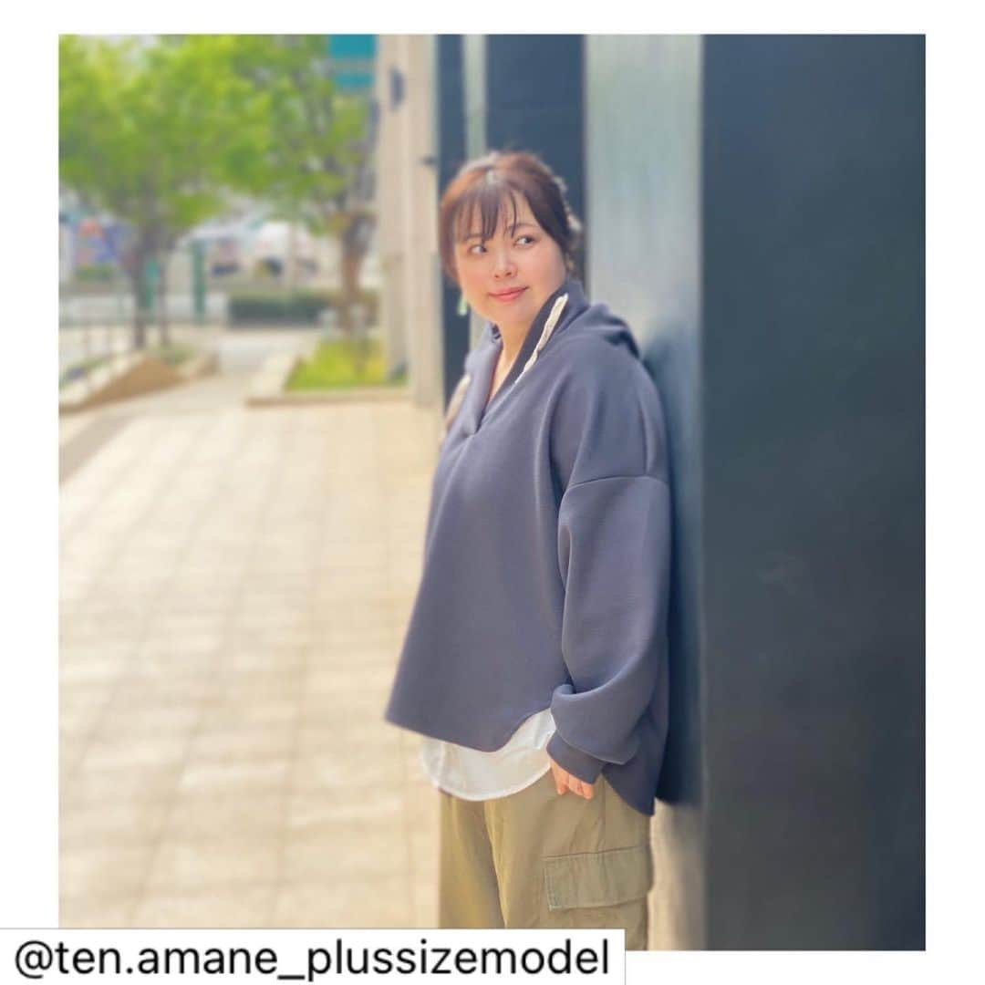 スマイルチャンネルさんのインスタグラム写真 - (スマイルチャンネルInstagram)「TENちゃん( @ten.amane_plussizemodel )の投稿をご紹介🌷 着用ありがとうございます！   2点セット（プルパーカー+付け裾） 【商品No. CIH0421A0062】   #repost #smileland#スマイルランド #PR #スマイルランドモニター    　@ten.amane_plussizemodel  あったかくなった最近は﻿ ﻿ 大好きなくすみカラーのパーカーで過ごしたりしてます😆﻿ ﻿ 神戸の三宮はどこで撮っても背景が映えて﻿ ステキすぎる♡♡﻿ ﻿ 今の季節にぴったりで旬なお洋服を着て﻿ お散歩も良いね👍 ✳︎ パーカー　&カーキパンツ @la_smileland  ✳︎ 靴下 #ハッピーソックス  ✳︎ 靴 #コンバースハイカット   ✳︎  #おしゃれイズム #自分が自分に帰る場所 #着たい服を着よう #真の自己を実現する者の旅 #笑いのある生活 #大きいサイズレディース #プラスサイズコーデ #プラスサイズモデル #味のある人生を生きよう #スマイルランド #smileland #nissen #春コーデ #神戸 #三宮」4月20日 17時29分 - la_smileland