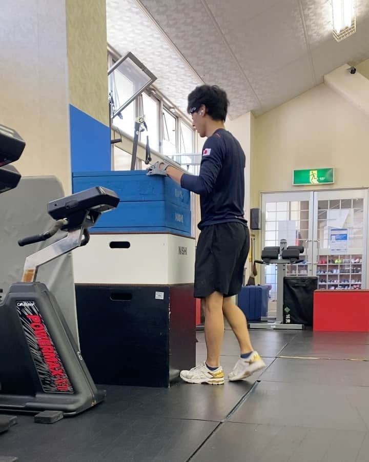 のインスタグラム：「＊ まだまだ跳べません…‼︎ 鍛錬します🔥 ・ ・ #ショートトラック  #トレーニング #ボックスジャンプ  ※跳ぶ時のみマスク外してます。 消毒してます🙆🏻‍♂️」